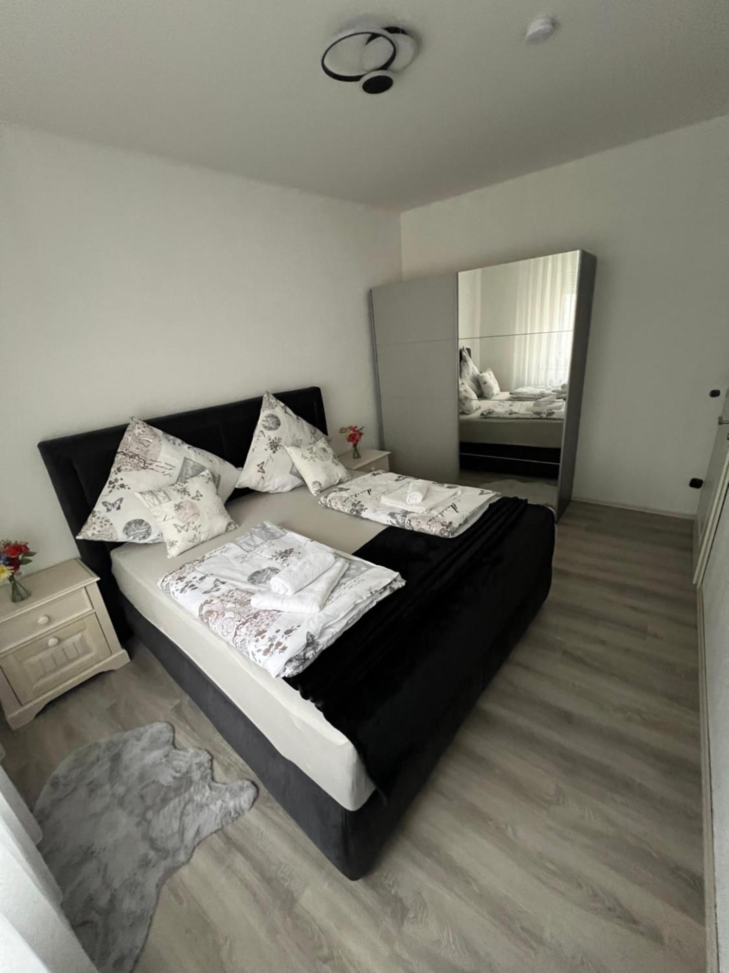 Apartment 1 In Duisburg-Mitte, Altstadt Buitenkant foto